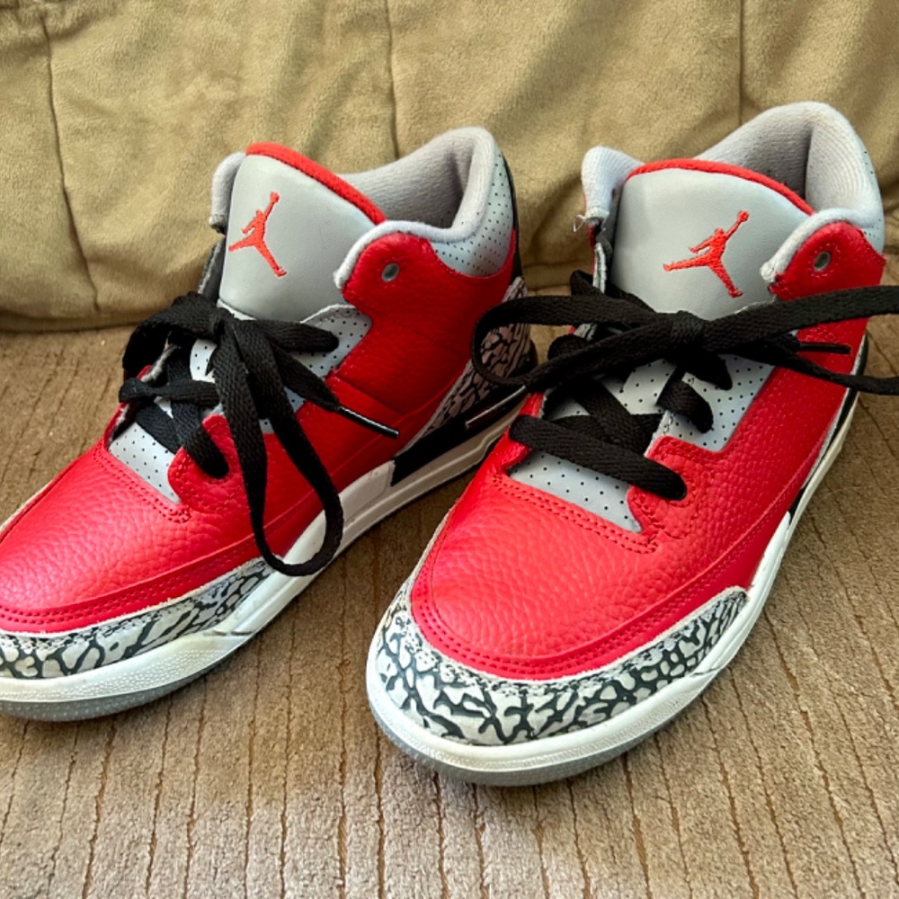 Air Jordan Retro size 3Y - Picture 2 of 6